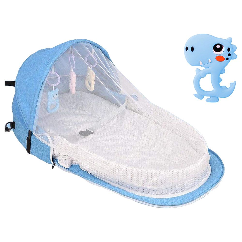 Travel bassinet with outlet mosquito net